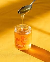 honey extracted from honeycomb used to get glowing skin